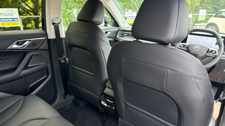 MG HS 1.5 T-GDI Trophy 5dr DCT Petrol Hatchback